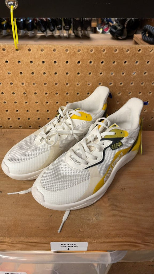 361 Degrees x Minions Sport Running Shoes - Size 8