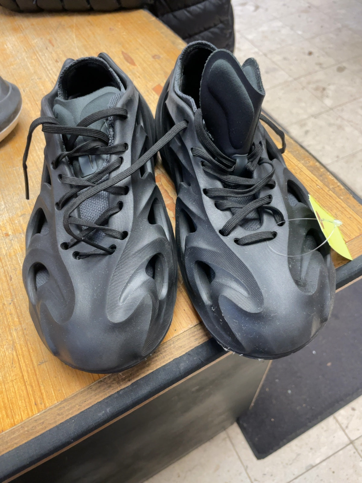 Adidas Adifom Q Size 7 Black Sneakers