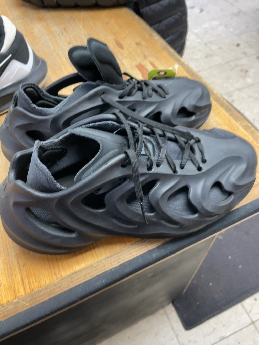 Adidas Adifom Q Size 7 Black Sneakers