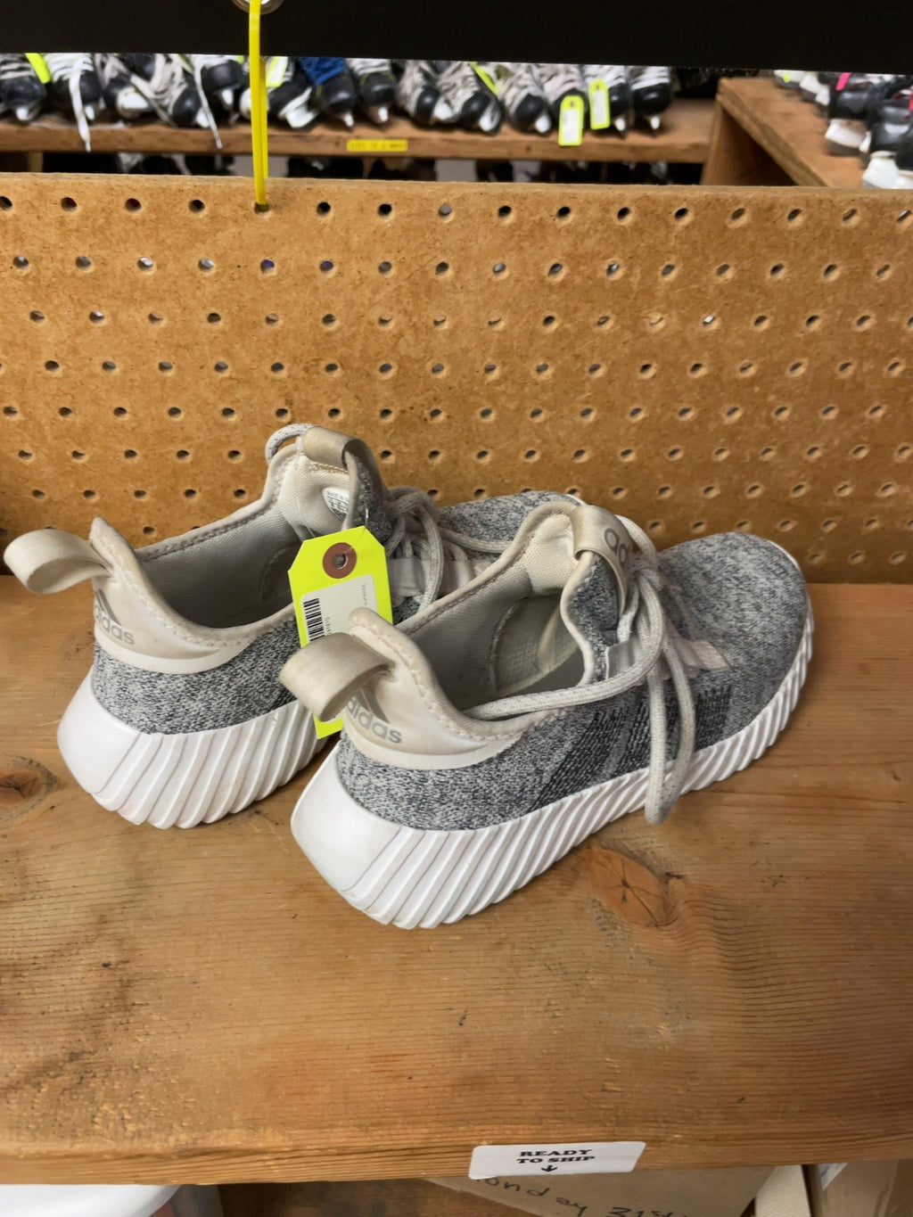 Adidas Kaptir Size 8 Grey Runners