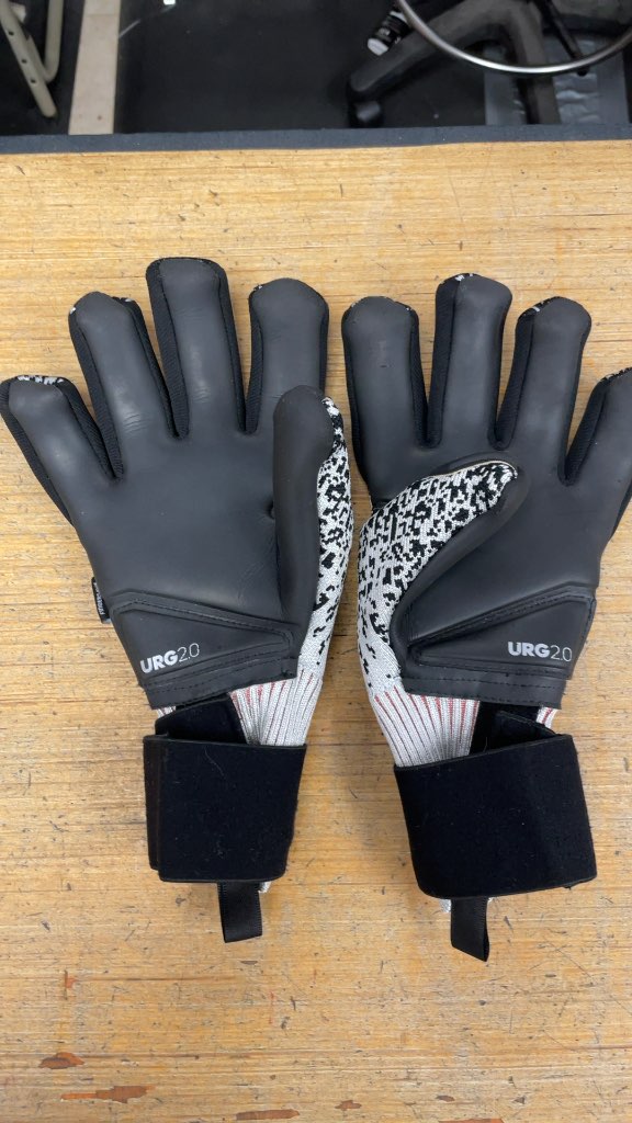 Adidas Predator URG 2.0 Goalie Gloves - Size 7