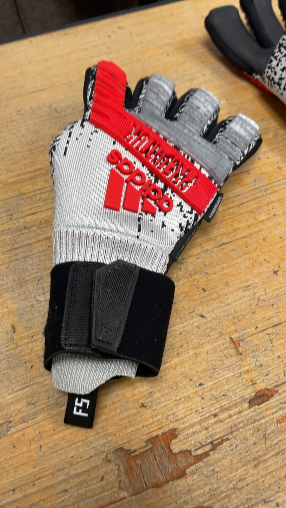 Adidas Predator URG 2.0 Goalie Gloves - Size 7