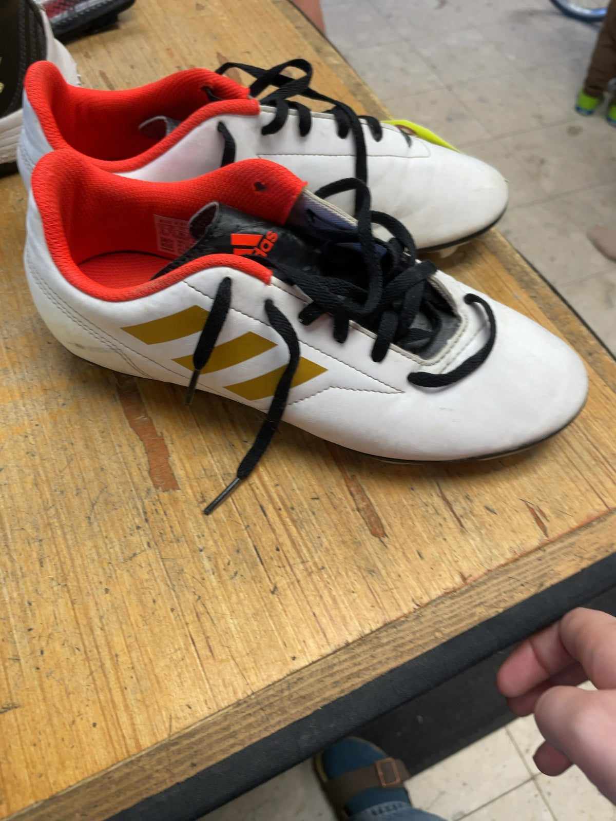 Adidas Soccer Cleats Size 6 White/Gold