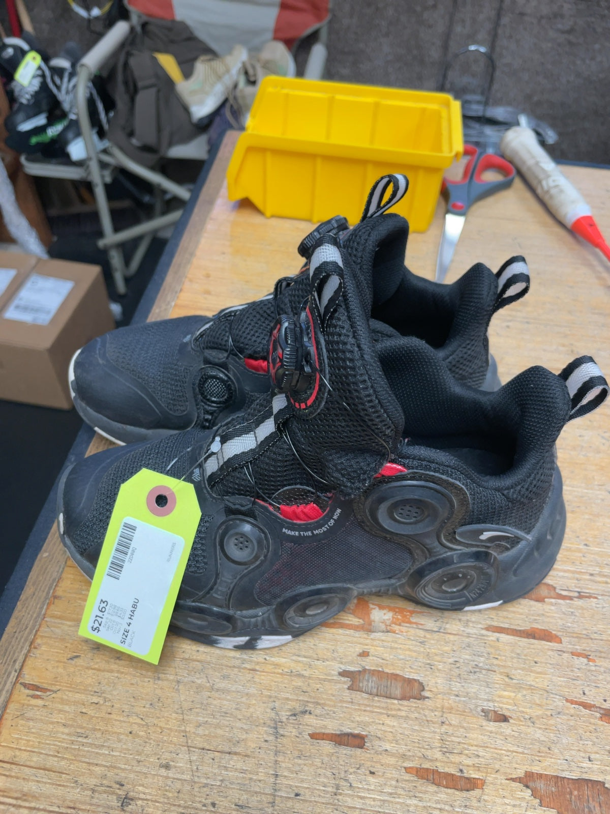 Anta Habu Kids Running Shoes - Size 4