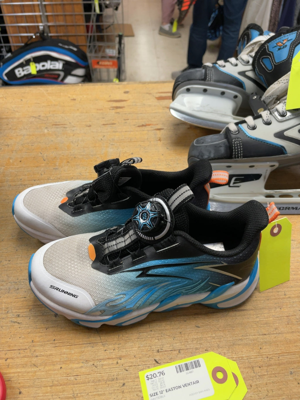 Anta Srunning Size 3 Blue/Black Sneakers