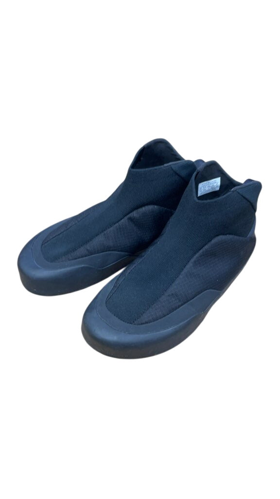 Arc'teryx Black Slip-On Boots - Size 7