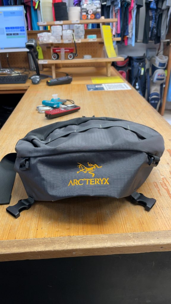 Arc'teryx Mantis Waist Pack - Grey/Yellow - Backpack Brain Compartment
