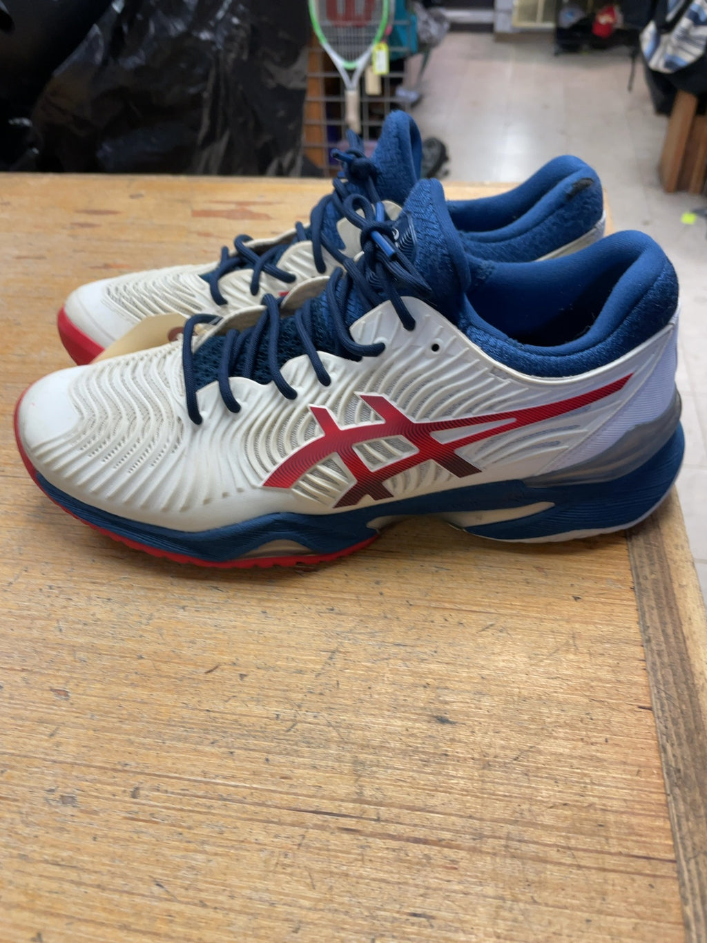 Asics Court FF Size 8 Tennis Shoes