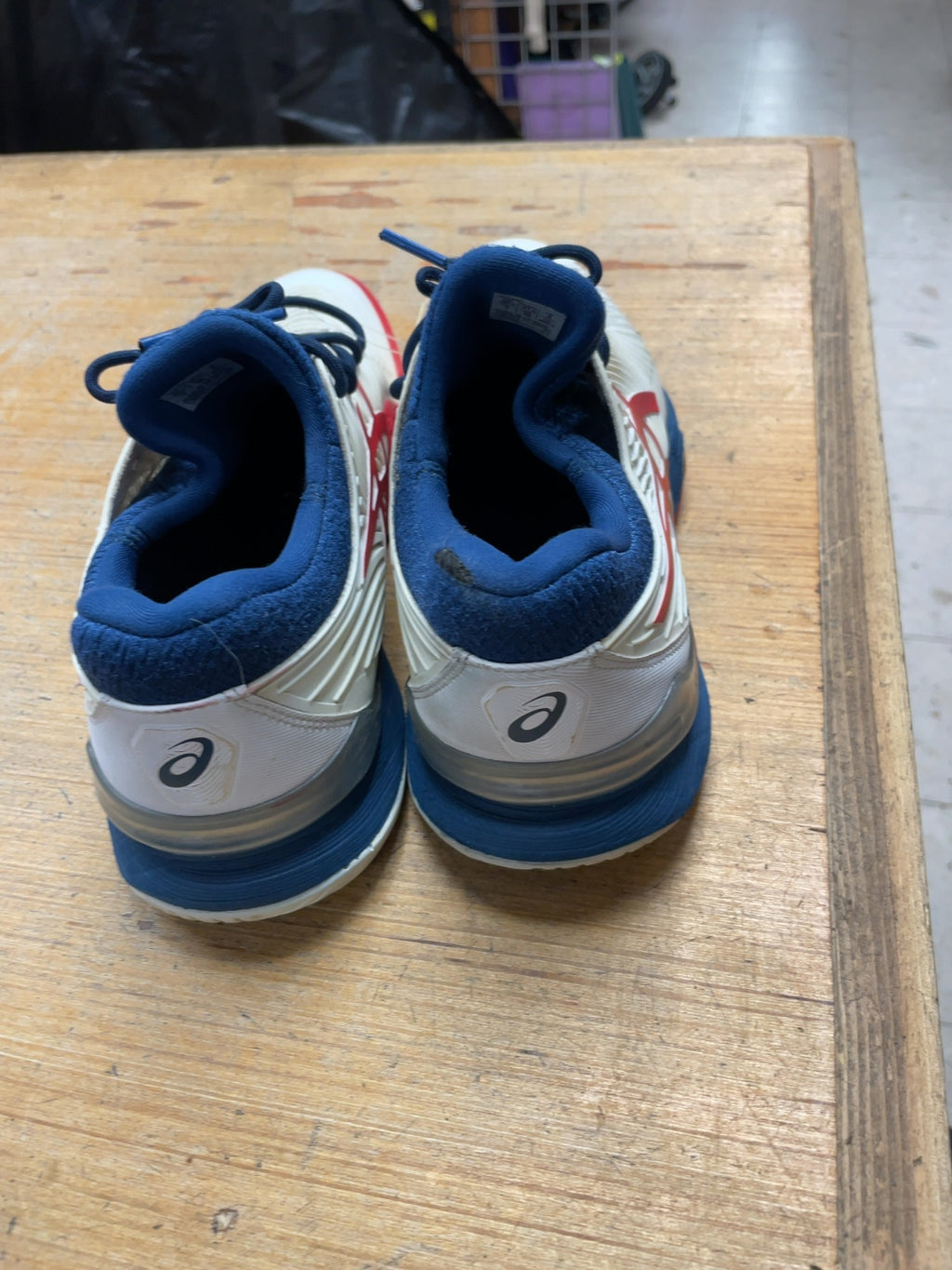 Asics Court FF Size 8 Tennis Shoes