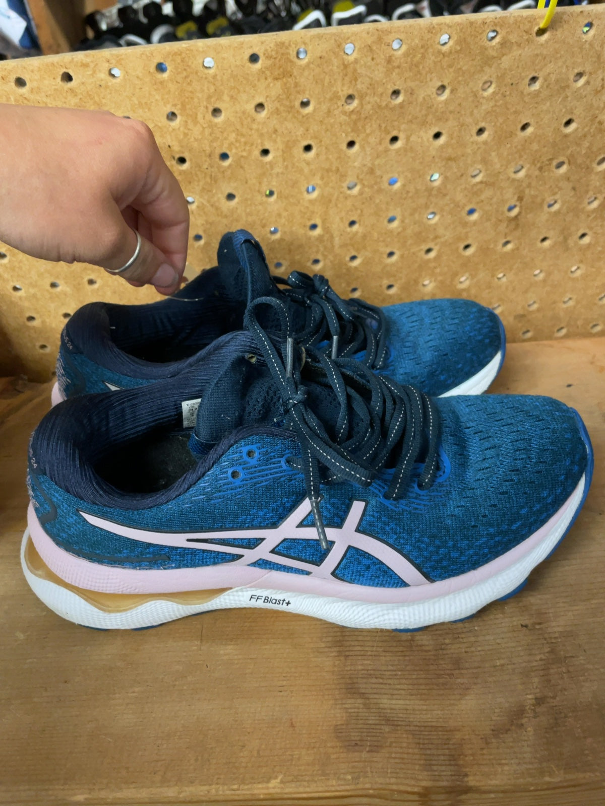 ASICS Gel-Nimbus 24 Size 7 Blue/Pink Running Shoes