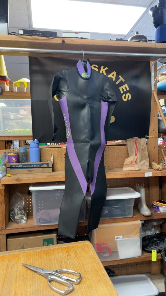 Bare Wetsuit Size Medium Black/Purple