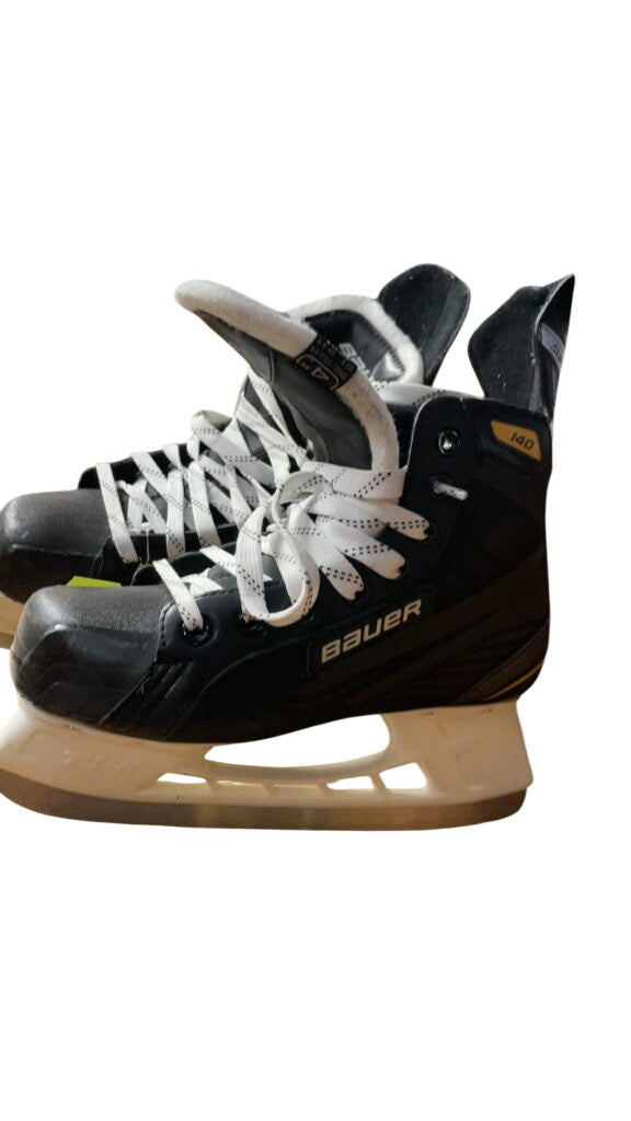 Bauer 140 Hockey Skates - Size 4