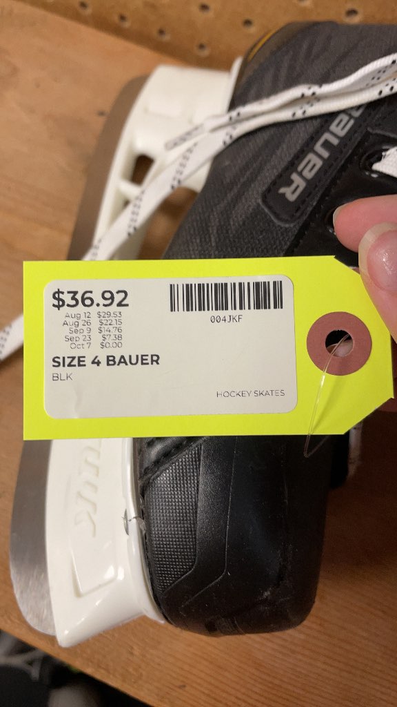 Bauer 140 Hockey Skates - Size 4