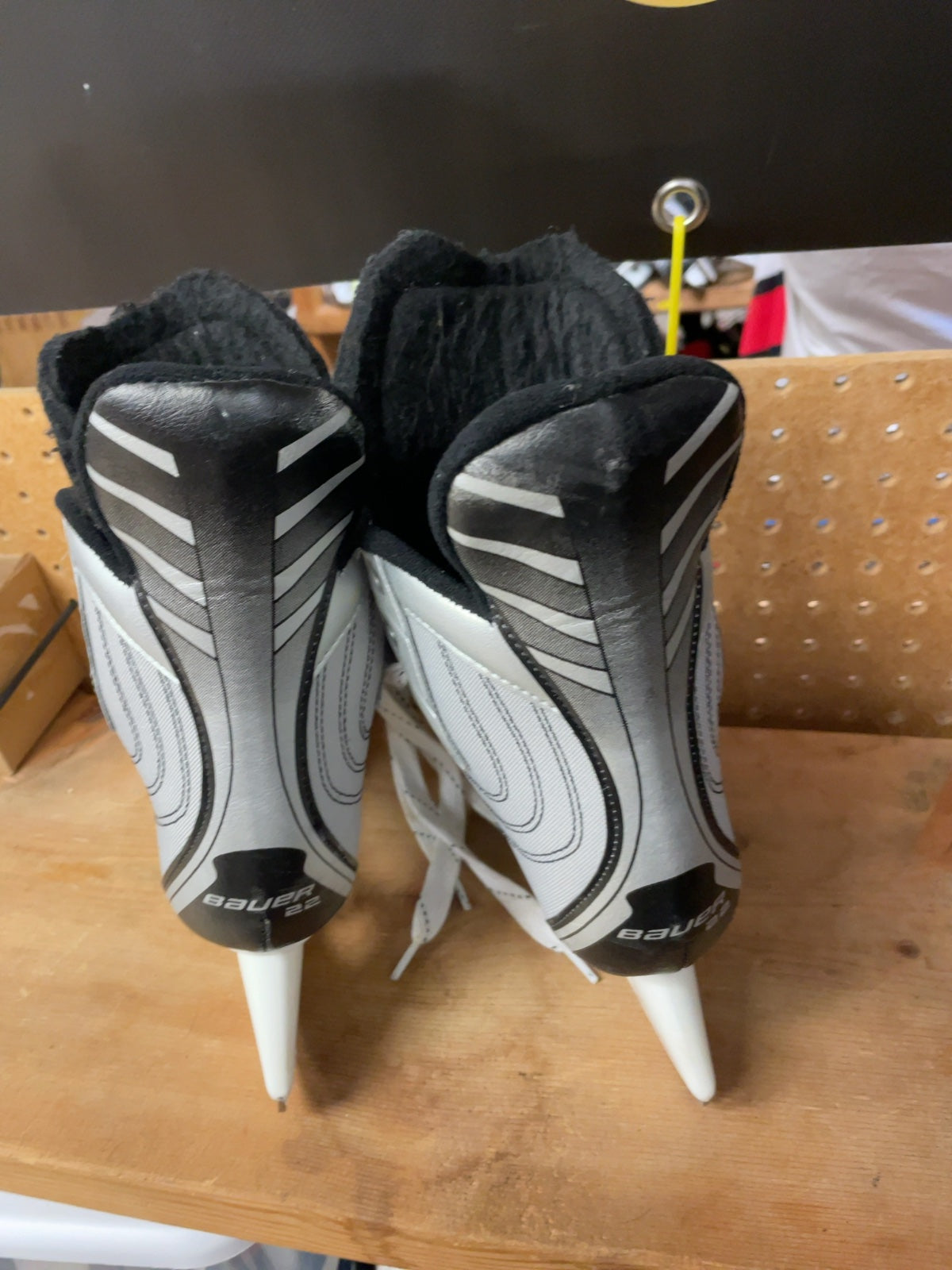 Bauer 22 Size 6 Hockey Skates