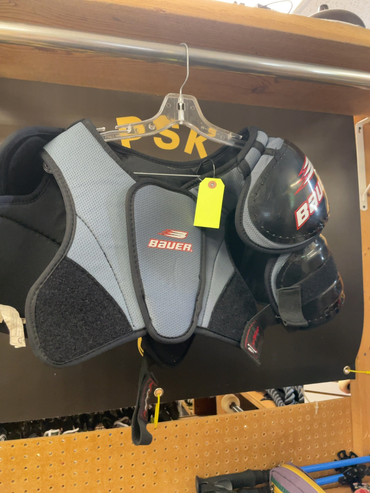 Bauer Adult Large Hockey Shoulder Pads