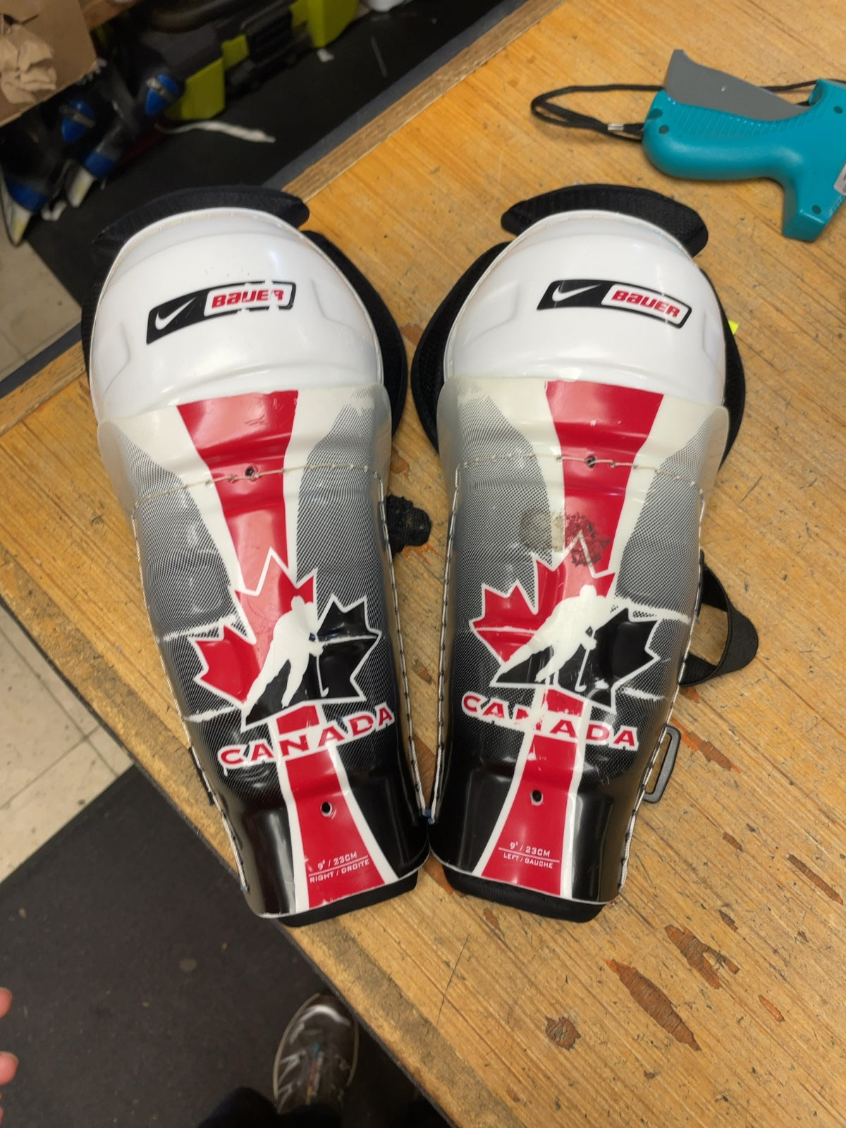 Bauer Canada 9" Hockey Shin Pads