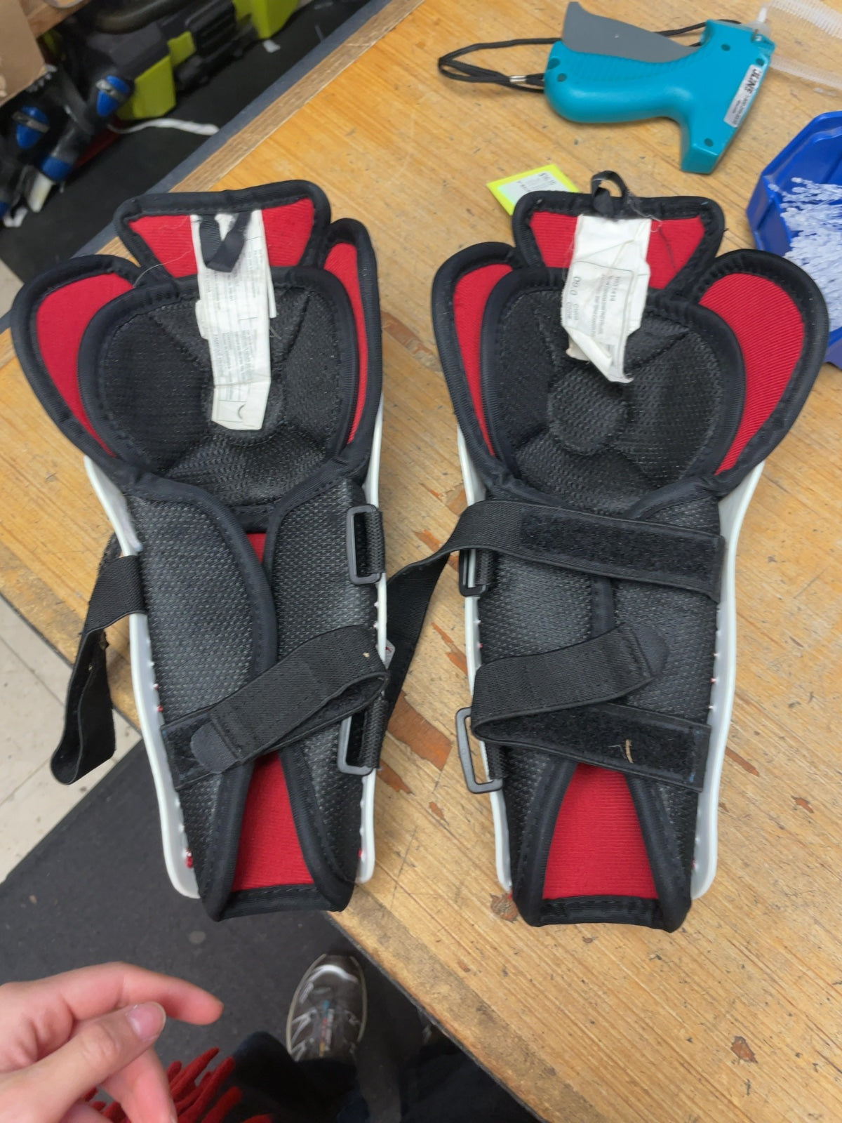 Bauer Canada 9" Hockey Shin Pads