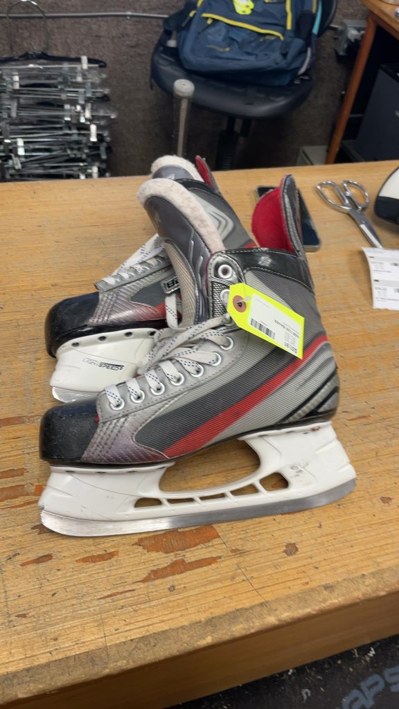 Bauer Hockey Skates Size 7.5D