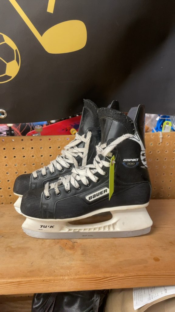 Bauer Impact 700 Hockey Skates Size 8