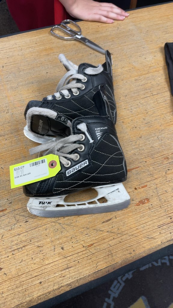 Bauer Nexus 22 Hockey Skates - Size 9C