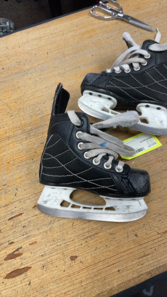 Bauer Nexus 22 Hockey Skates - Size 9C
