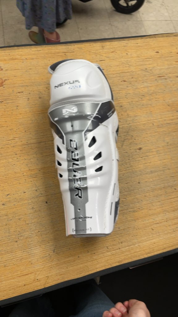 Bauer Nexus 400 Hockey Shin Pads - 12"