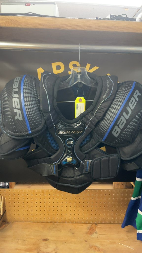 Bauer ONE95 Senior Medium Hockey Shoulder Pads