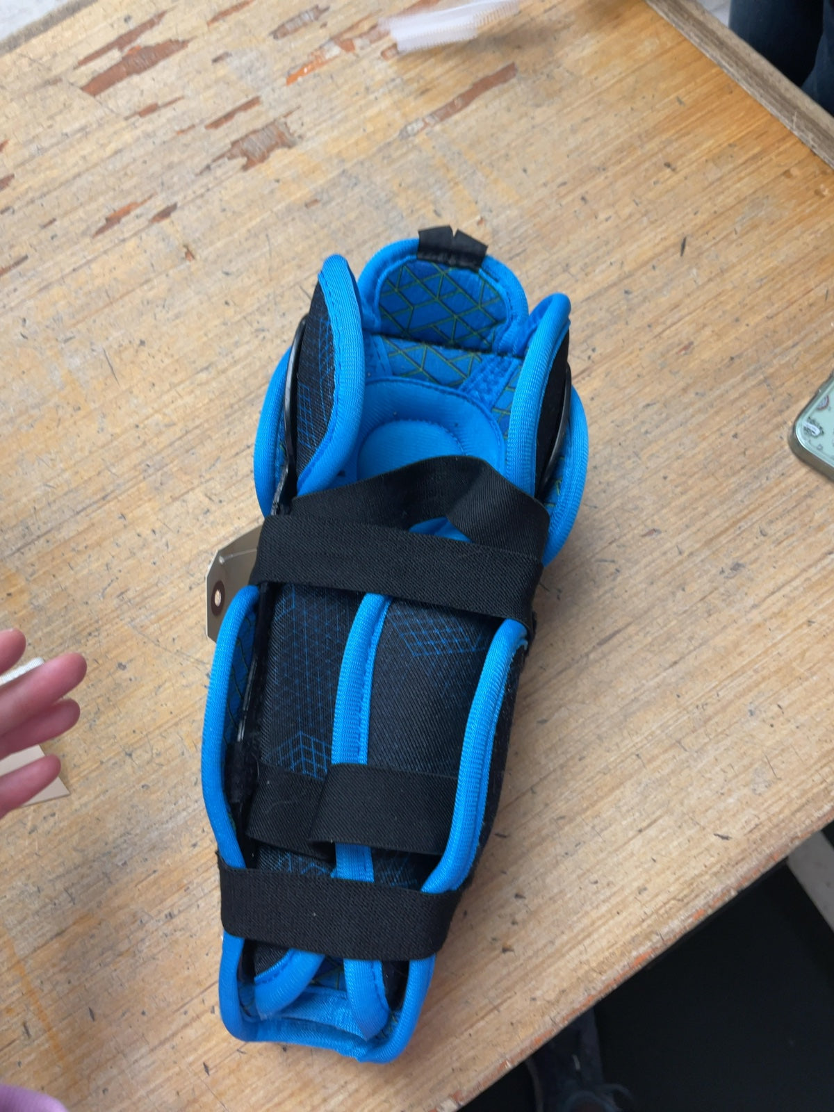 Bauer Shin Pads 9" Black/Blue/Green