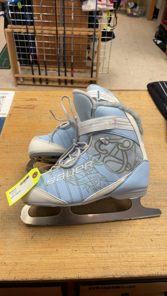 Bauer Size 9 Figure Skates - Blue