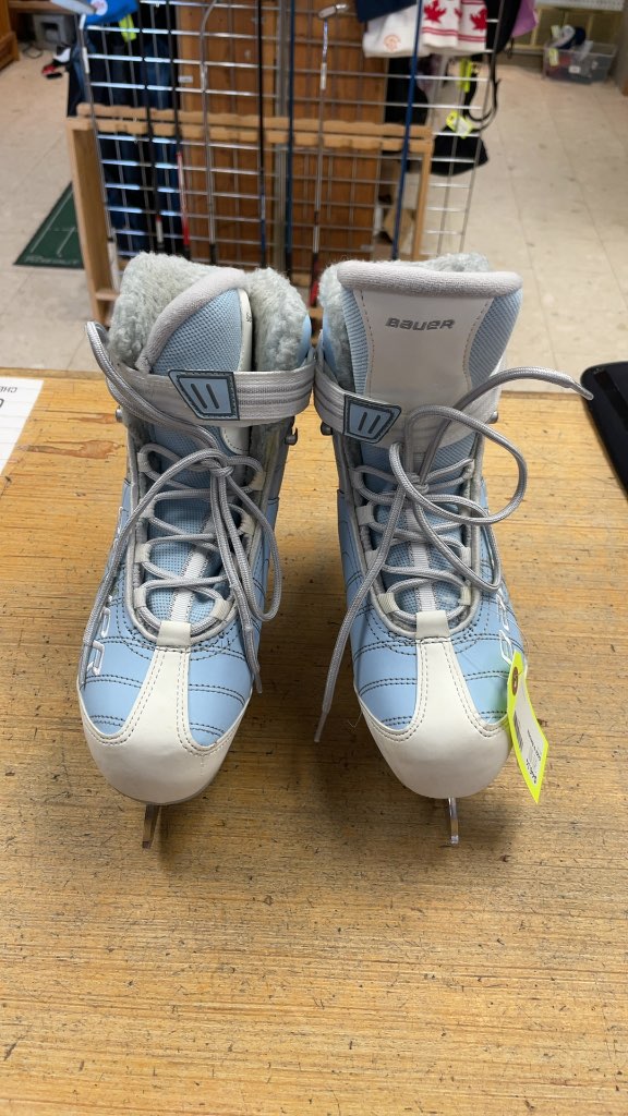 Bauer Size 9 Figure Skates - Blue