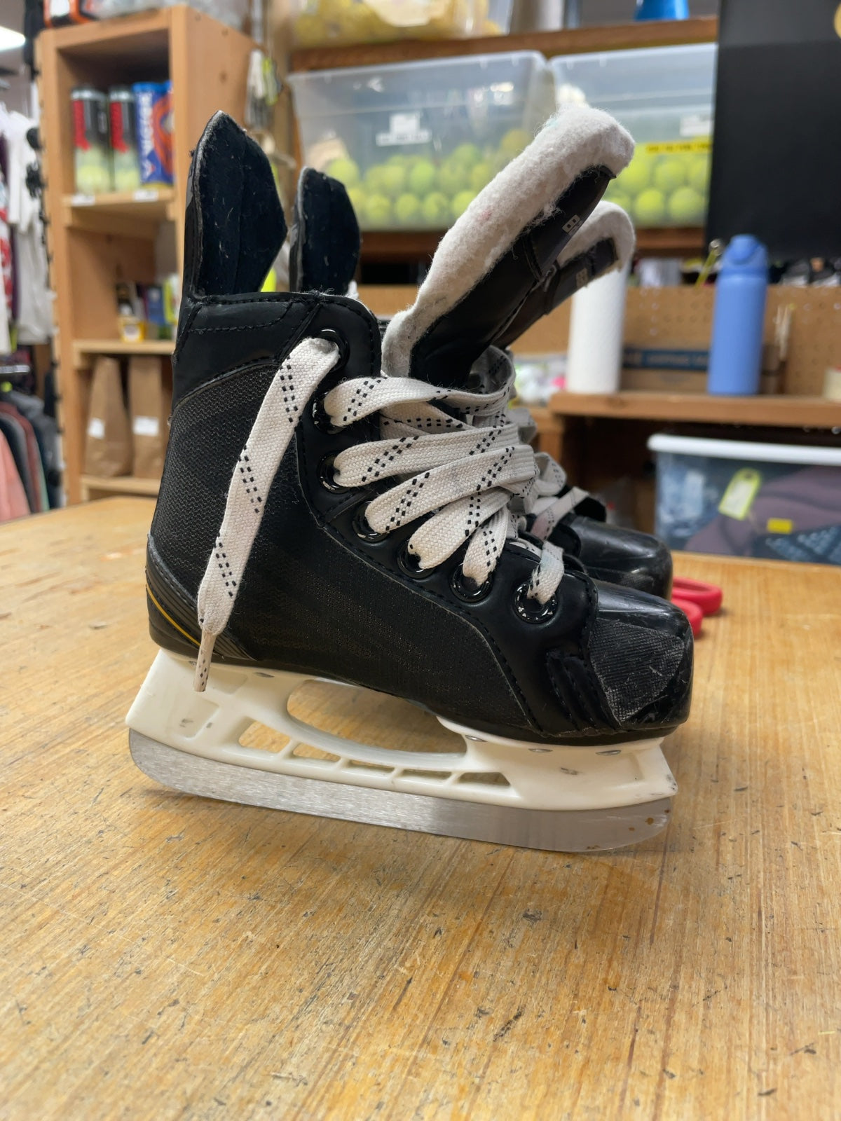 Bauer Supreme 140 Size 8C Hockey Skates