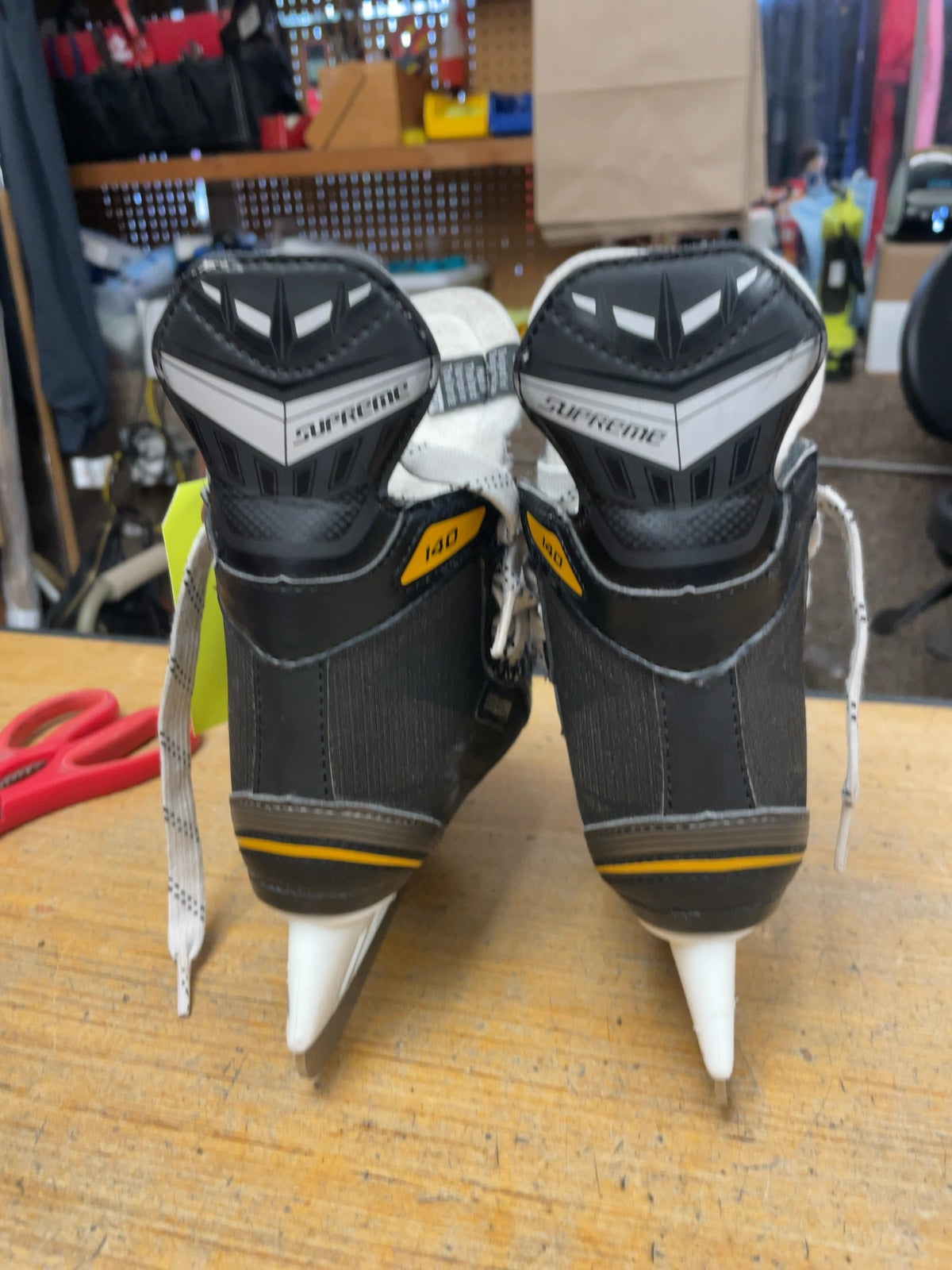 Bauer Supreme 140 Size 8C Hockey Skates