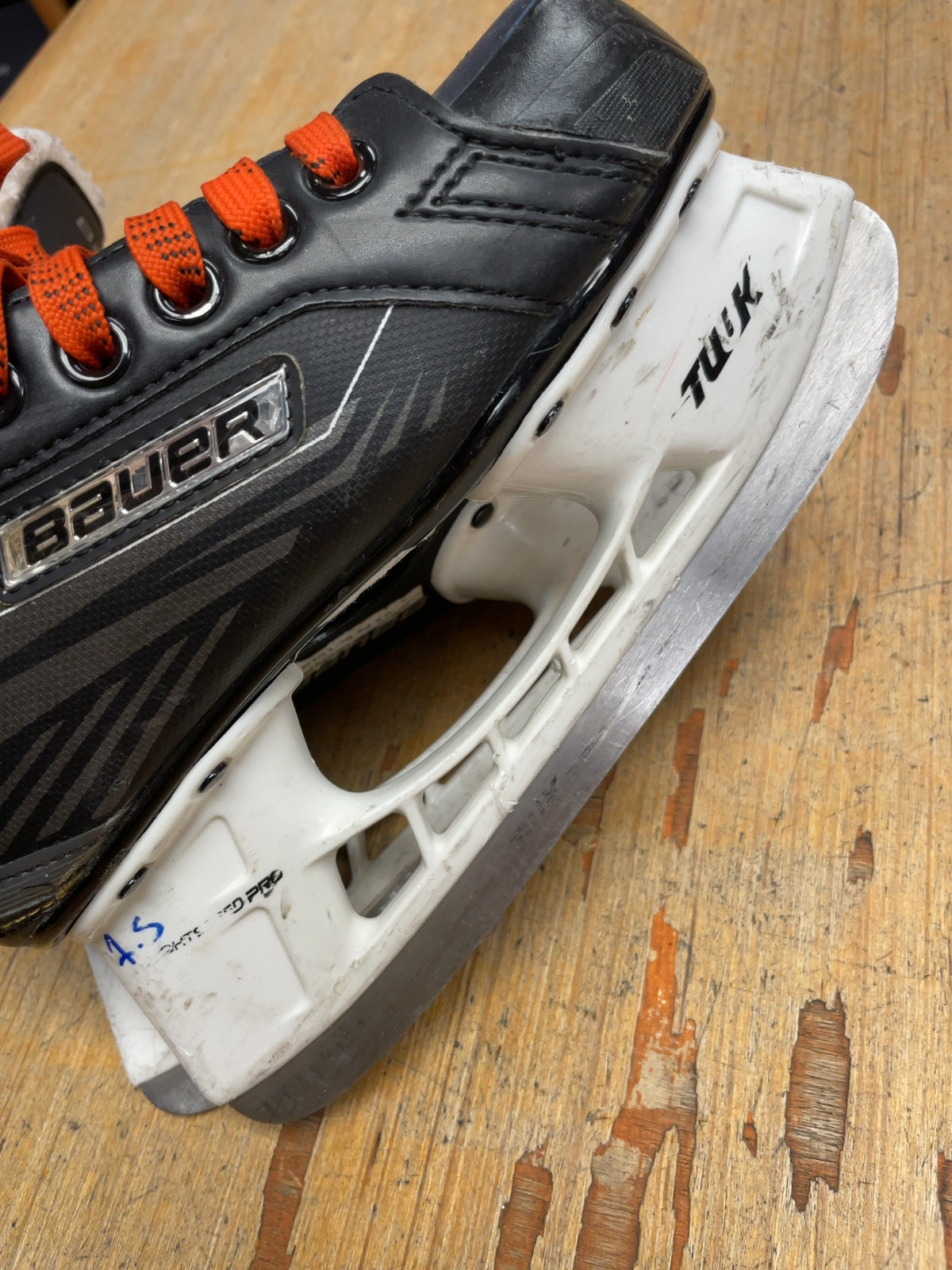 Bauer Supreme 150 Size 1.5D Hockey Skates