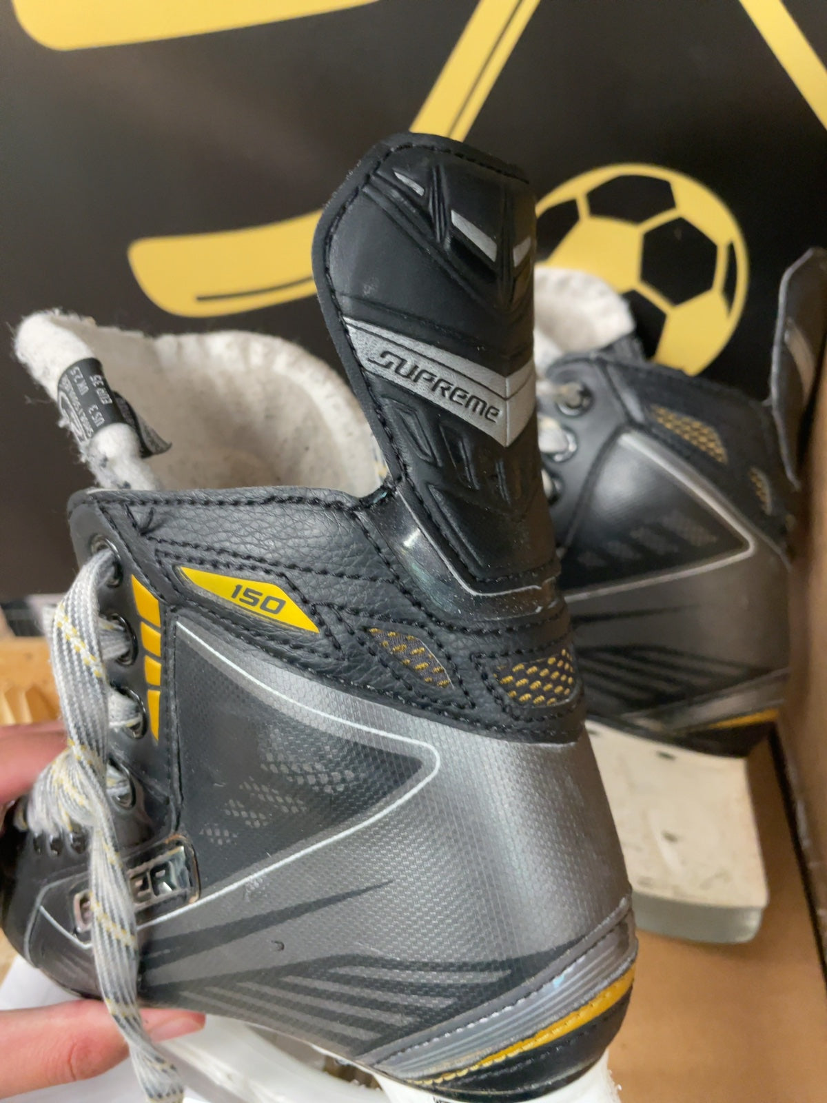 Bauer Supreme 150 Size 2D Hockey Skates