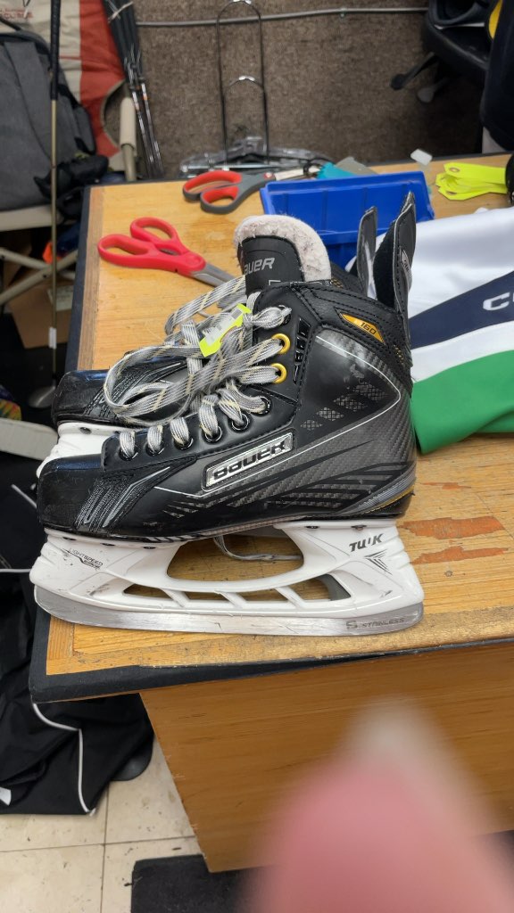 Bauer Supreme 160 Hockey Skates - Size 3