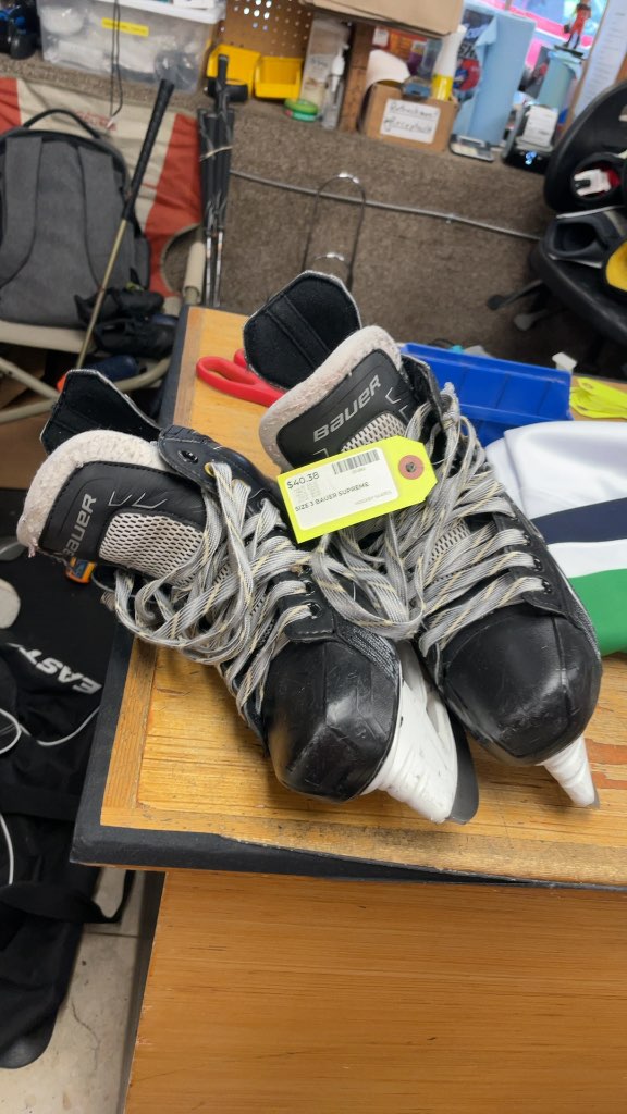 Bauer Supreme 160 Hockey Skates - Size 3