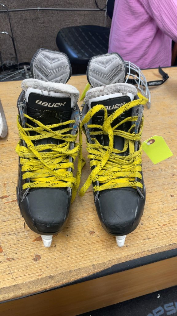 Bauer Supreme 190 Hockey Skates - Size 4