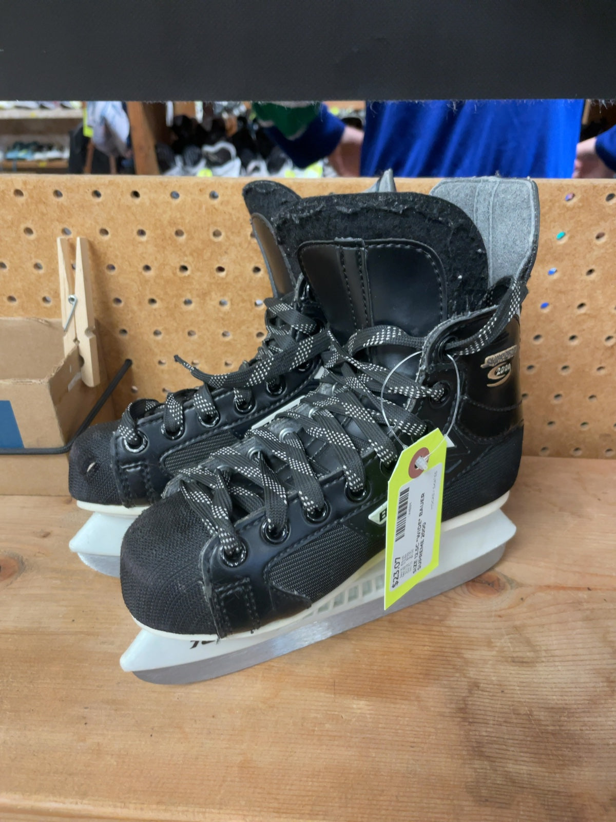 Bauer Supreme 2000 Size 12.5C Wide Hockey Skates