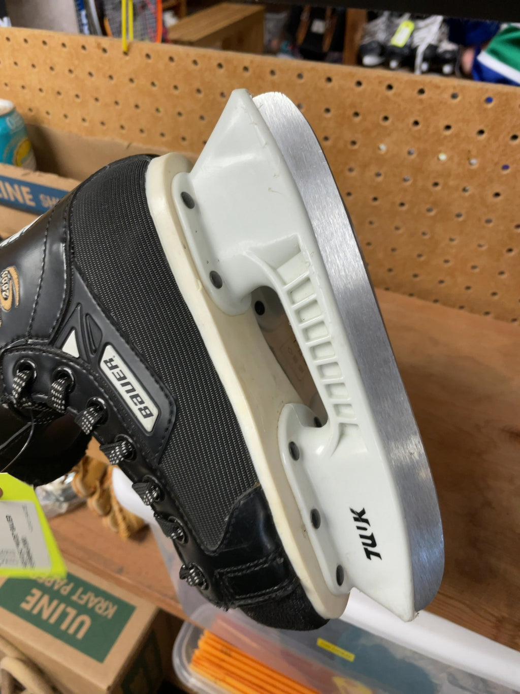 Bauer Supreme 2000 Size 12.5C Wide Hockey Skates
