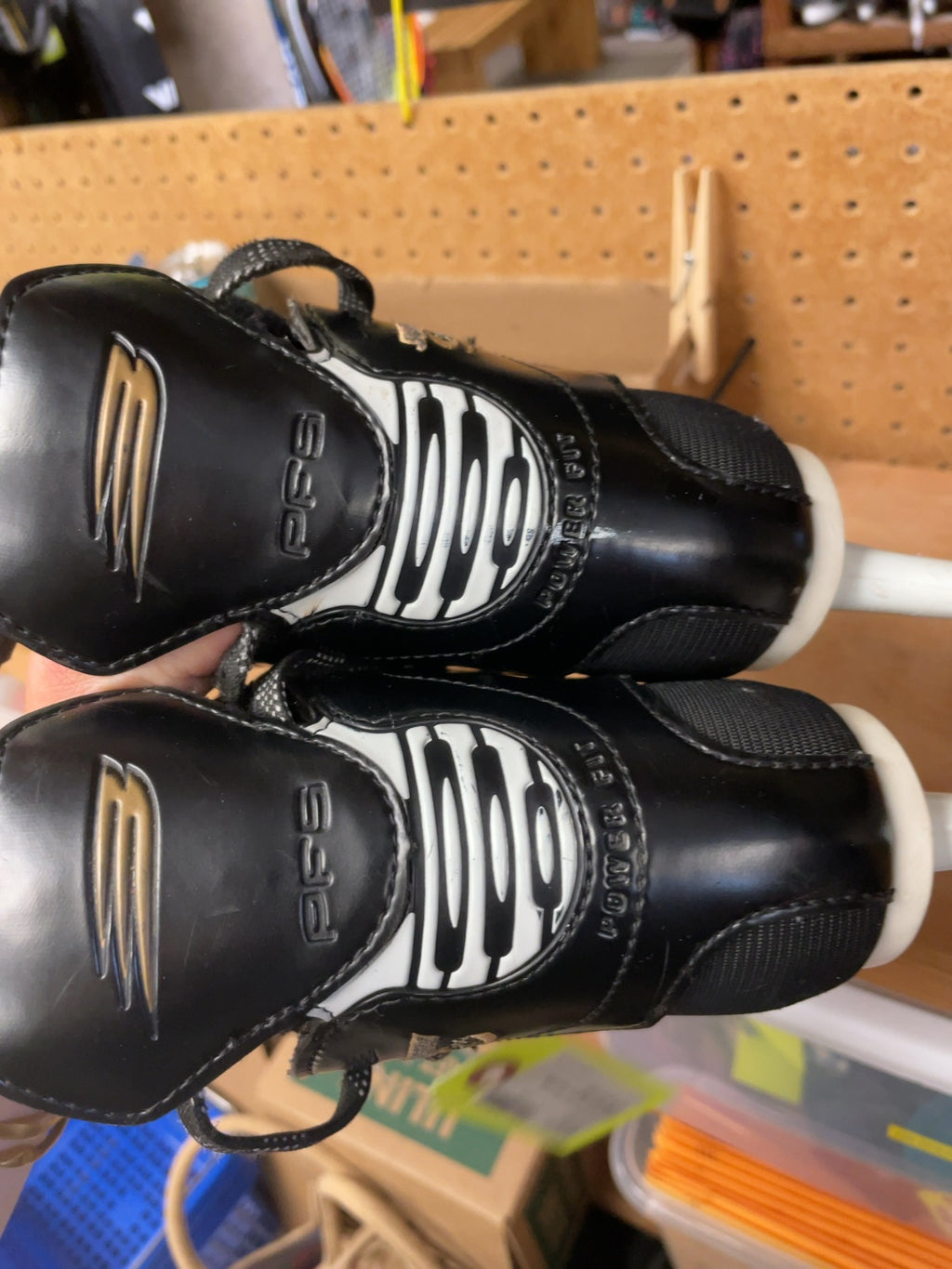 Bauer Supreme 2000 Size 12.5C Wide Hockey Skates