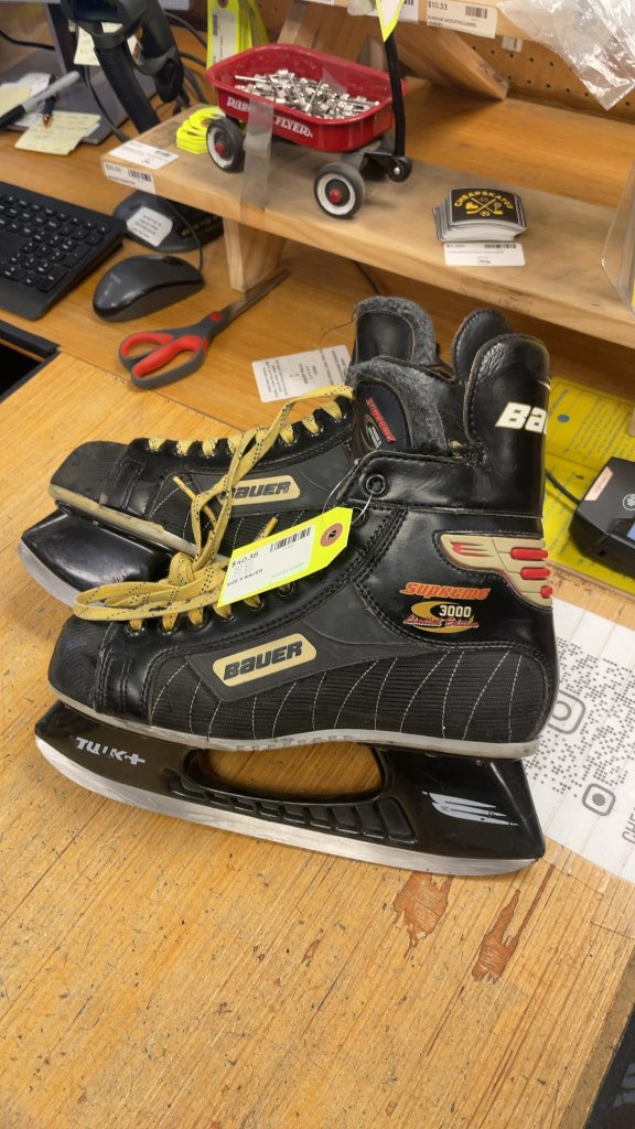 Bauer Supreme 3000 Limited Edition Hockey Skates - Size 9