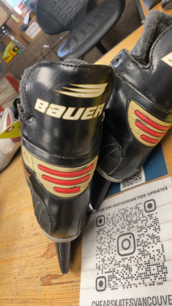 Bauer Supreme 3000 Limited Edition Hockey Skates - Size 9