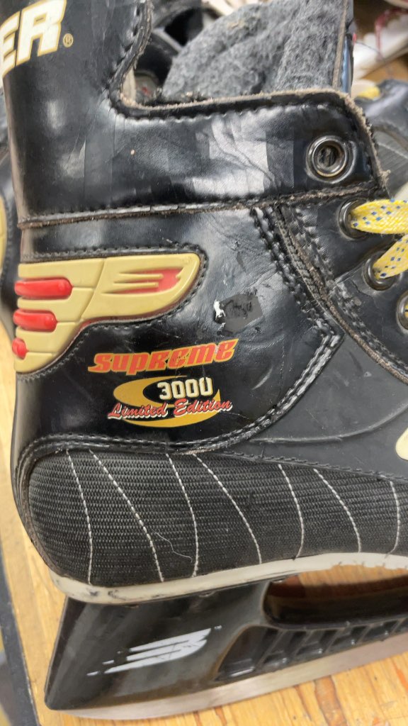 Bauer Supreme 3000 Limited Edition Hockey Skates - Size 9
