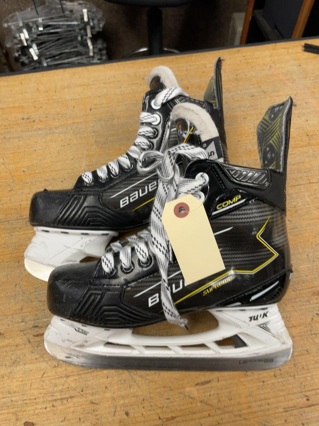 Bauer Supreme Comp Size 5 D Hockey Skates