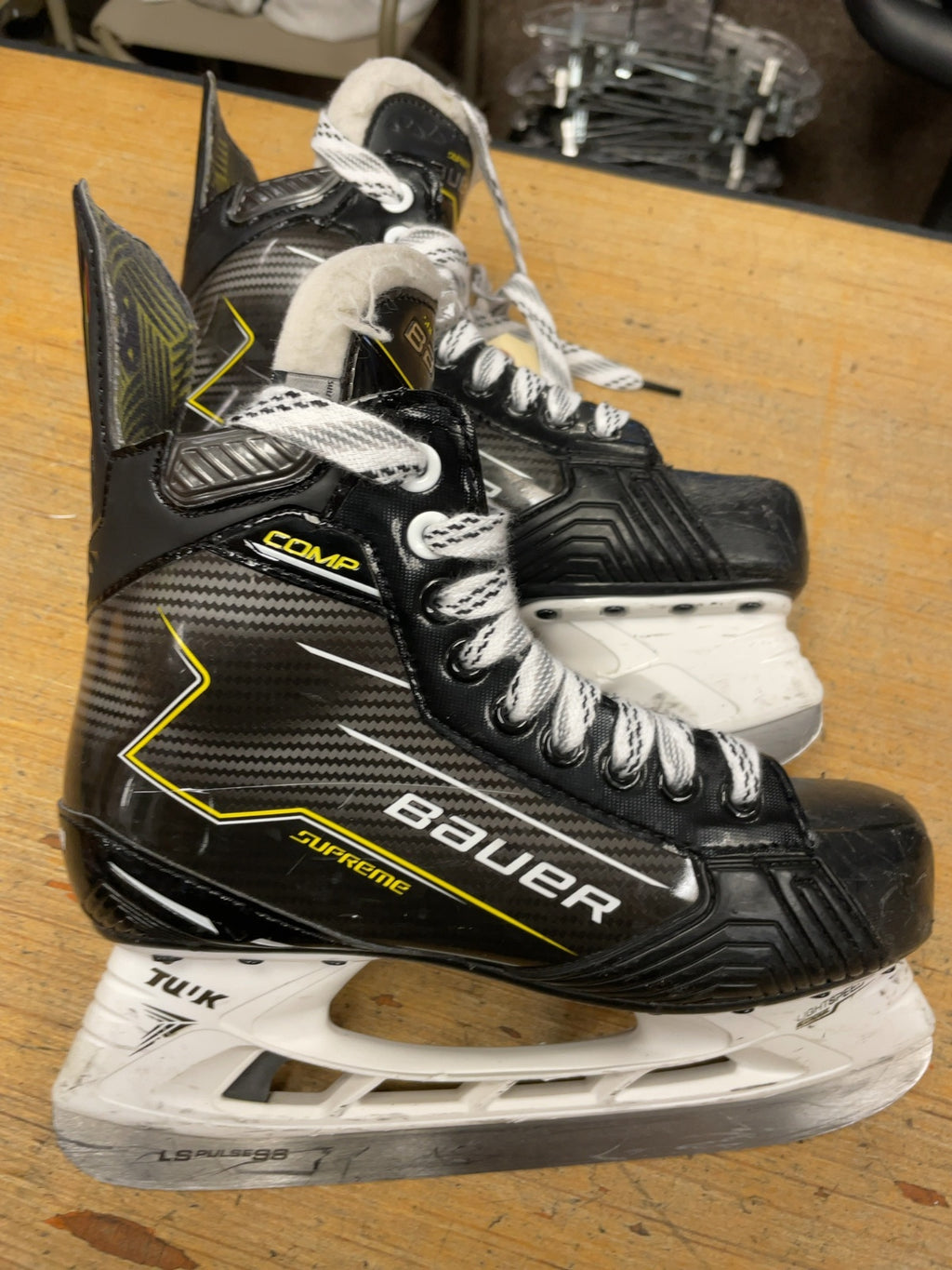 Bauer Supreme Comp Size 5 D Hockey Skates