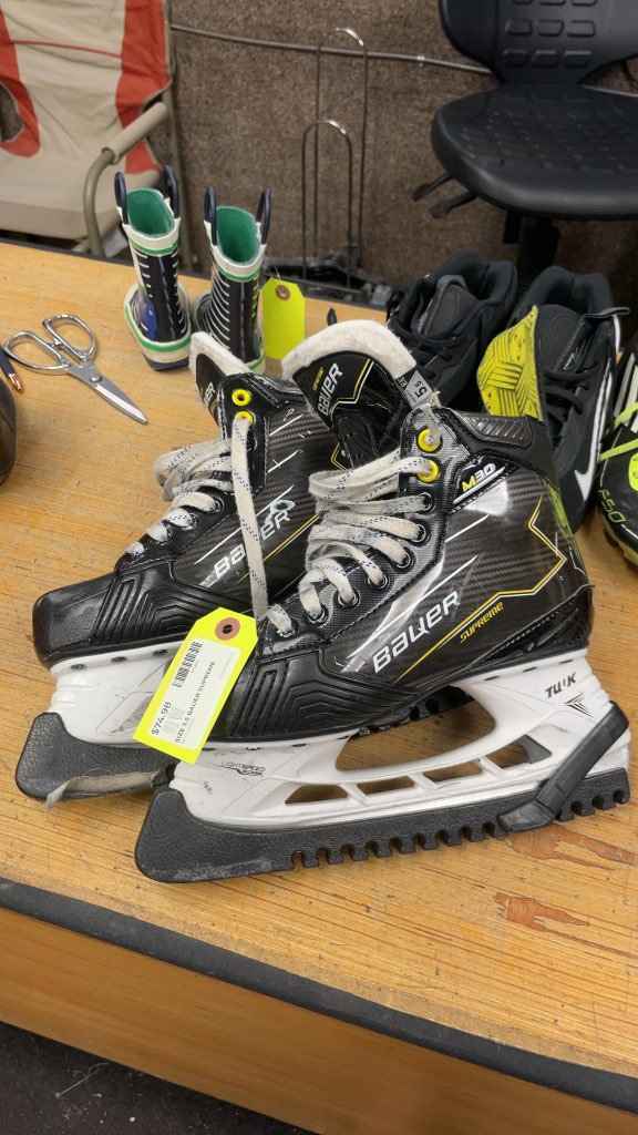 Bauer Supreme M30 Hockey Skates Size 5.5 with Guards
