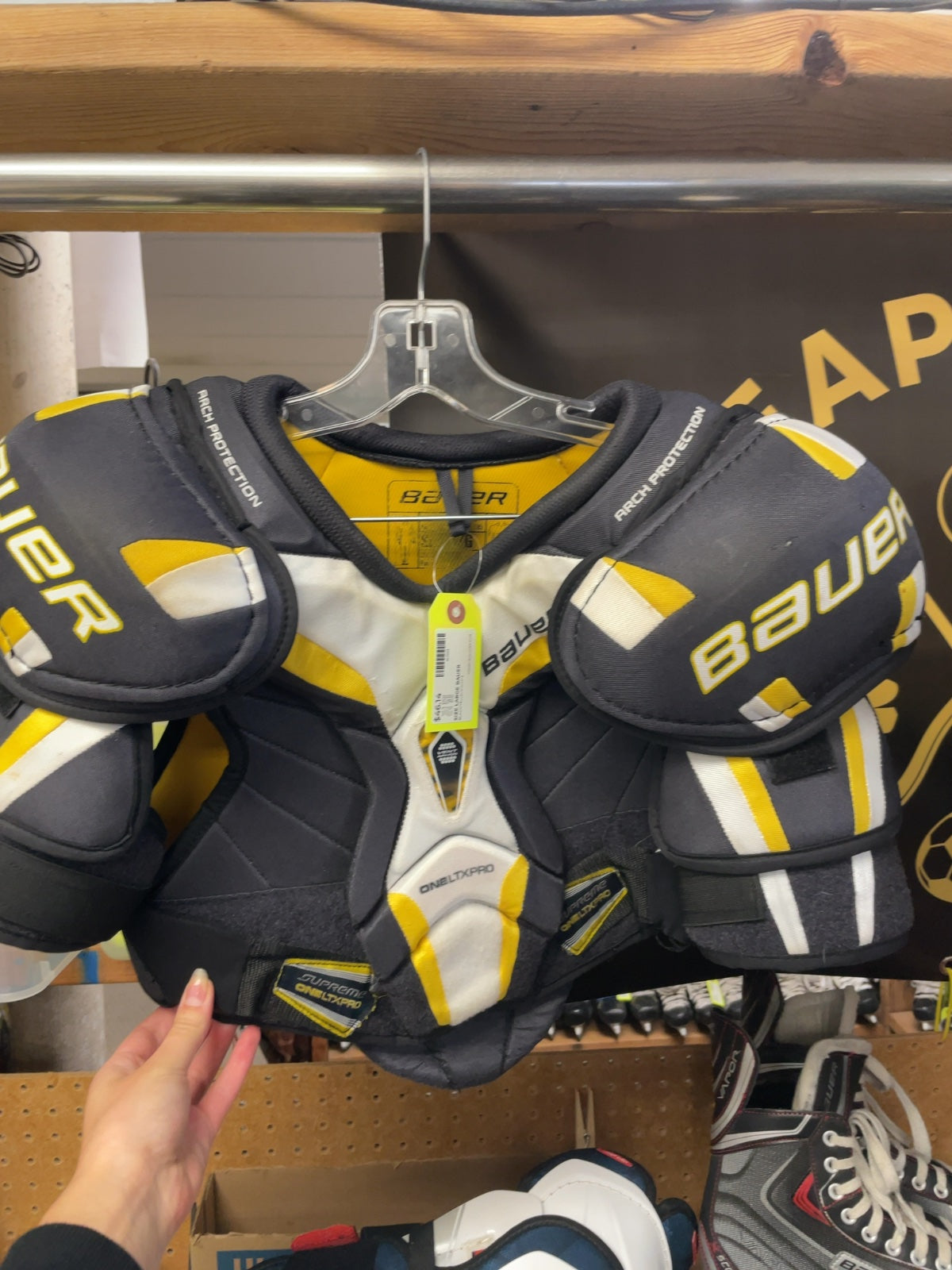 Bauer Supreme OneLTX Pro Size Large Hockey Shoulder Pads