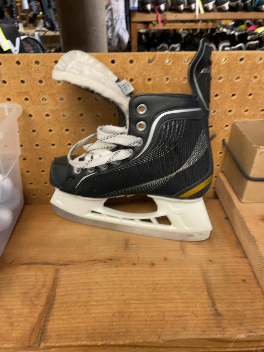 Bauer Supreme Pro Size 2 Hockey Skates