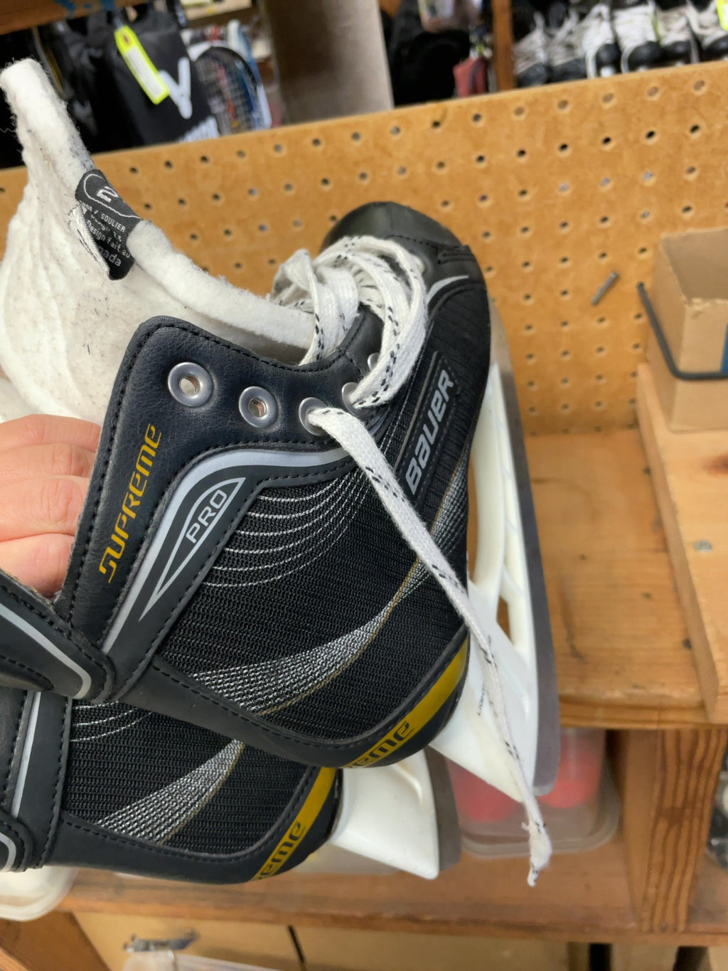 Bauer Supreme Pro Size 2 Hockey Skates