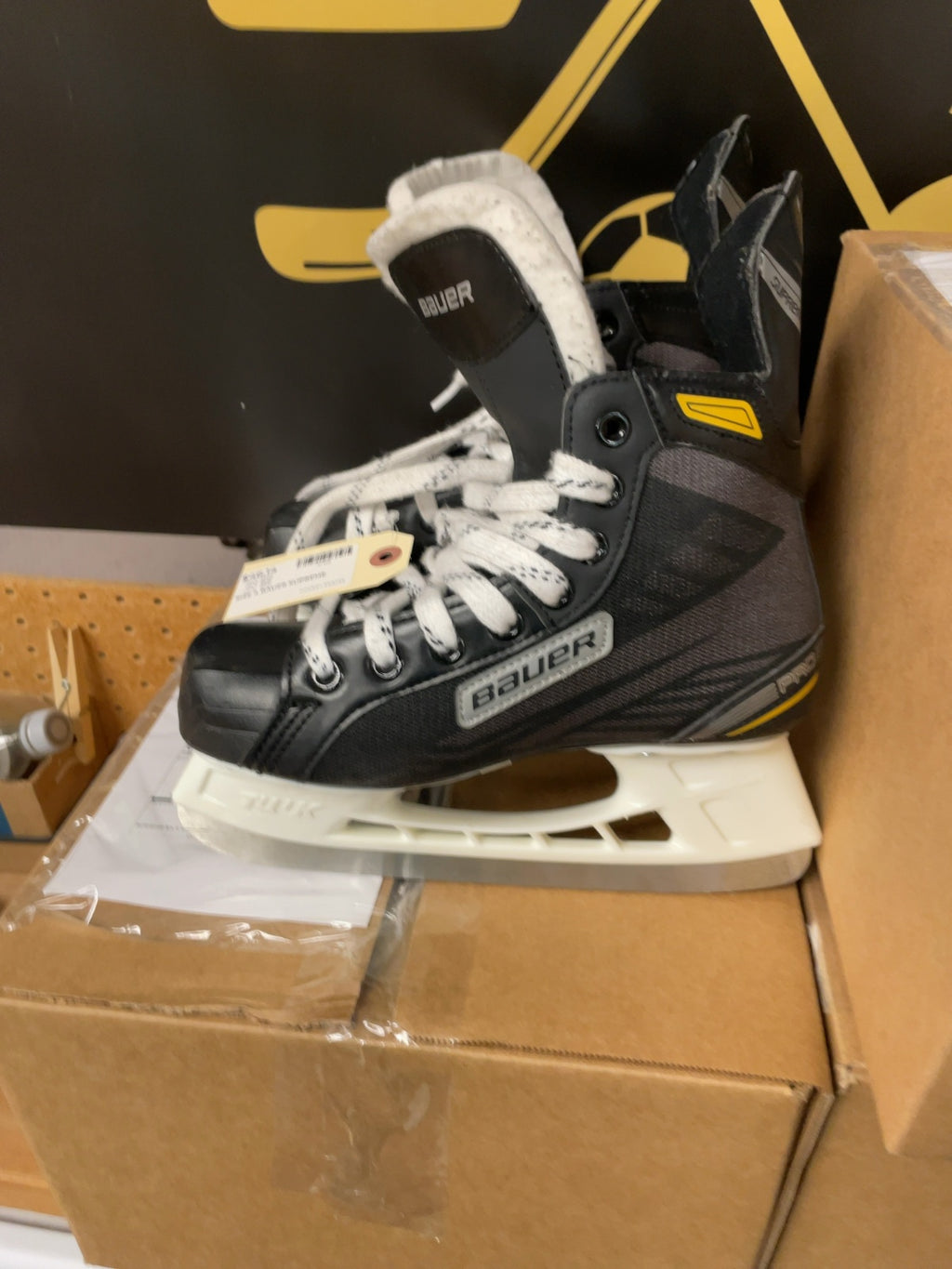 Bauer Supreme Pro Size 4 R Hockey Skates